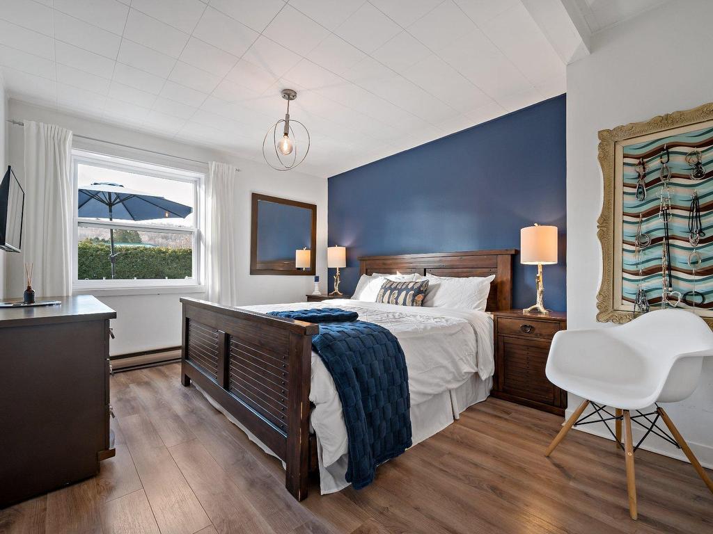 









379


Rue Boivin

,
Mont-Tremblant,




QC
J8E3A4

