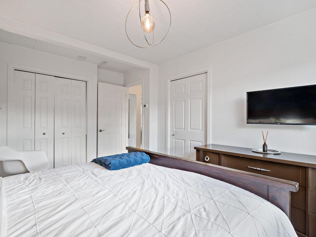 









379


Rue Boivin

,
Mont-Tremblant,




QC
J8E3A4

