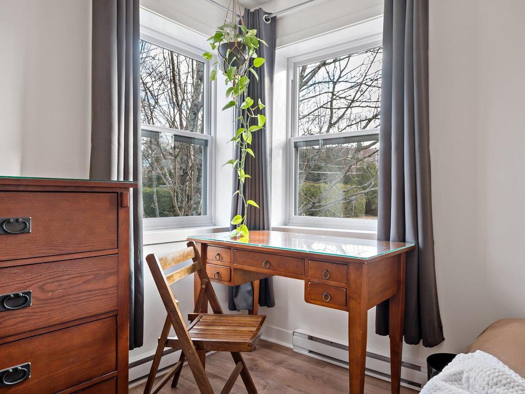 









379


Rue Boivin

,
Mont-Tremblant,




QC
J8E3A4

