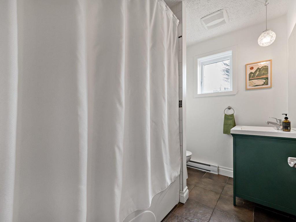 









379


Rue Boivin

,
Mont-Tremblant,




QC
J8E3A4

