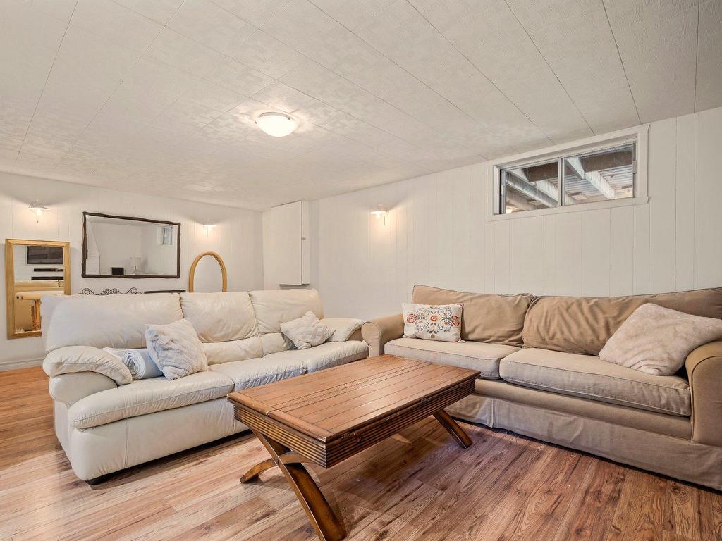 









379


Rue Boivin

,
Mont-Tremblant,




QC
J8E3A4

