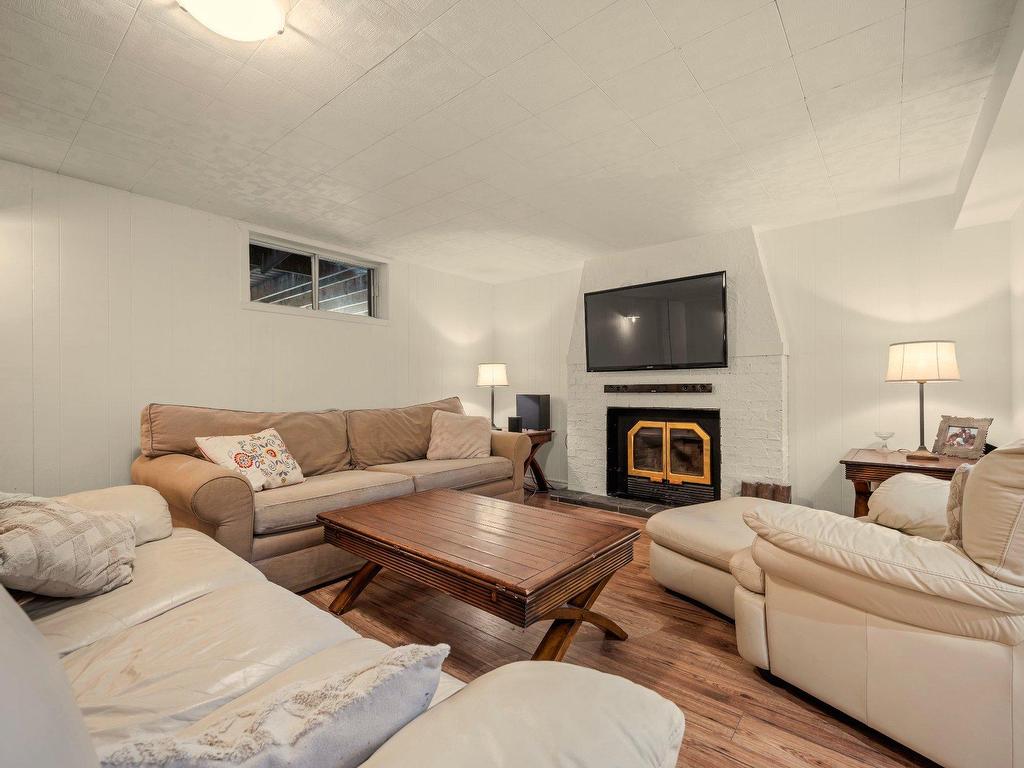 









379


Rue Boivin

,
Mont-Tremblant,




QC
J8E3A4

