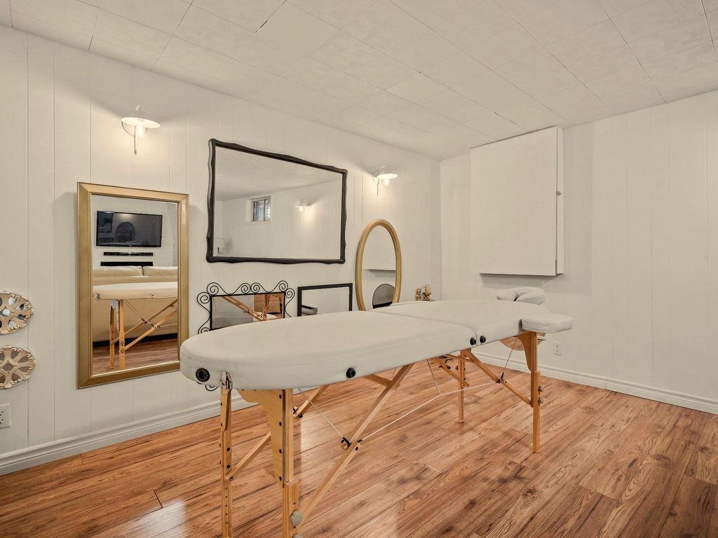 









379


Rue Boivin

,
Mont-Tremblant,




QC
J8E3A4

