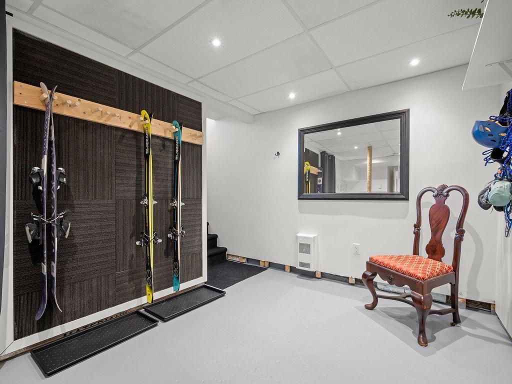 









379


Rue Boivin

,
Mont-Tremblant,




QC
J8E3A4

