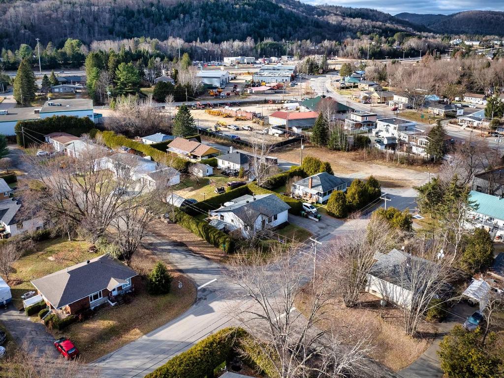 









379


Rue Boivin

,
Mont-Tremblant,




QC
J8E3A4

