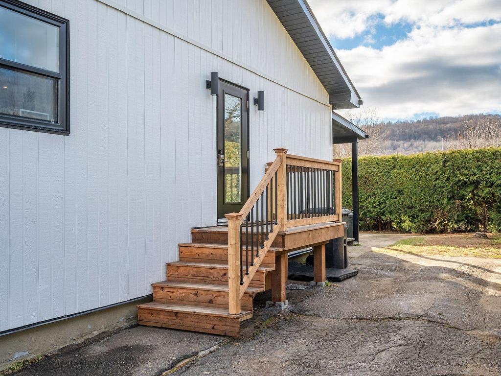 









379


Rue Boivin

,
Mont-Tremblant,




QC
J8E3A4

