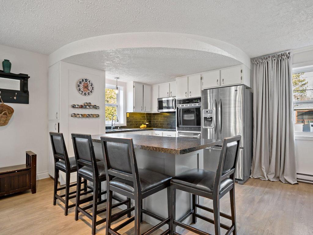 









379


Rue Boivin

,
Mont-Tremblant,




QC
J8E3A4

