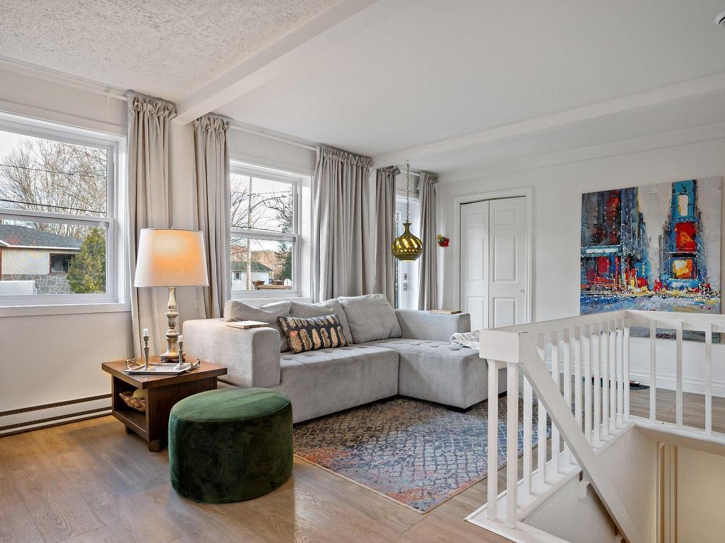 









379


Rue Boivin

,
Mont-Tremblant,




QC
J8E3A4

