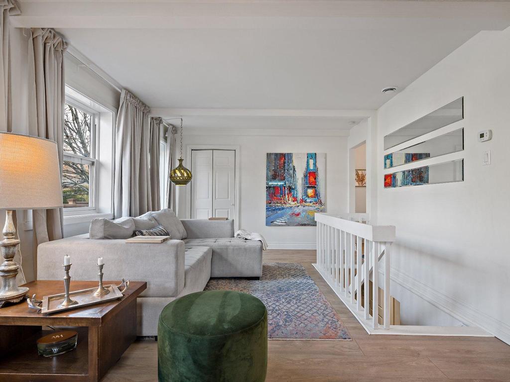 









379


Rue Boivin

,
Mont-Tremblant,




QC
J8E3A4

