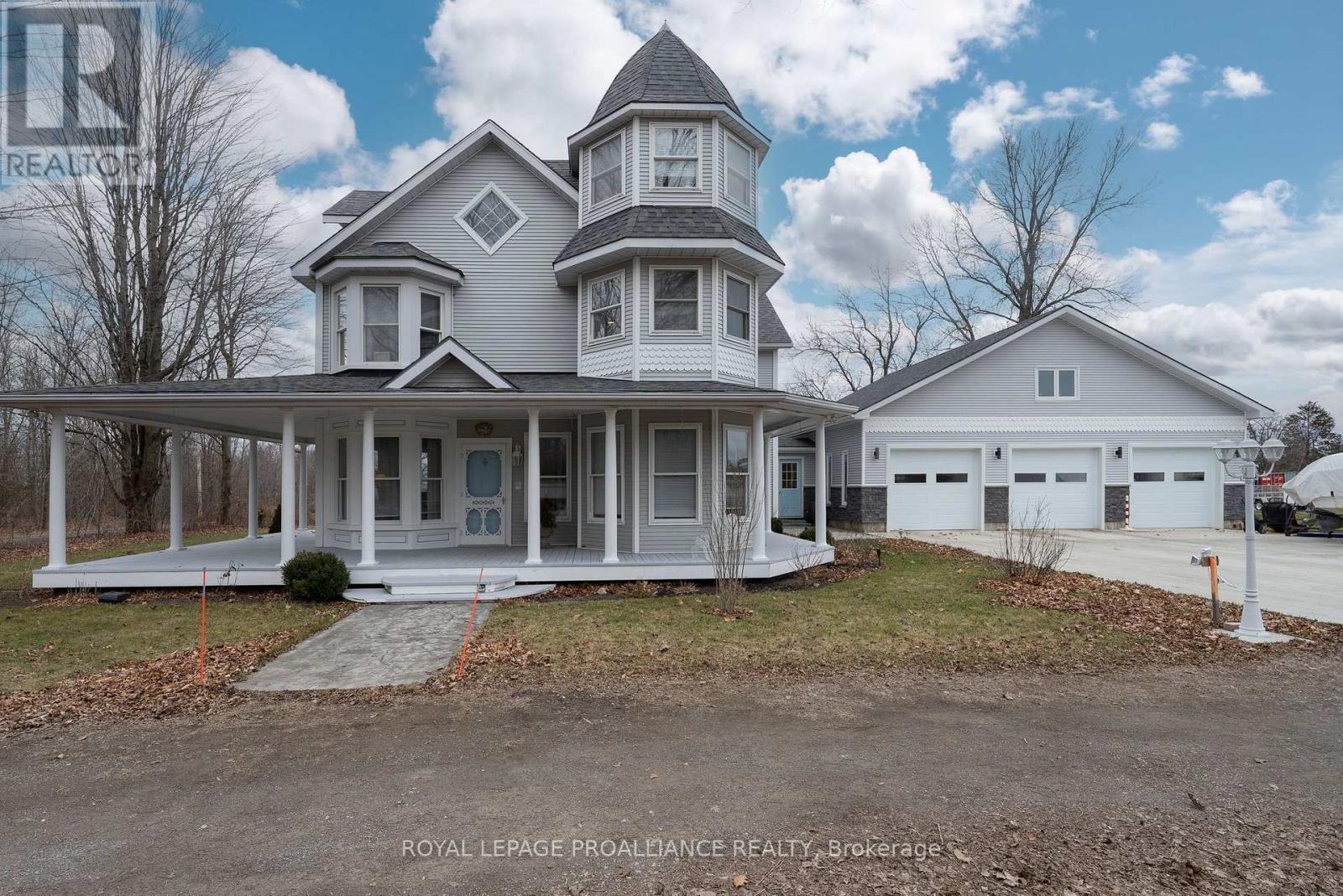 












25 PRINYERS COVE CRESCENT

,
Prince Edward County (North Marysburg Ward),




Ontario
K0K2T0


