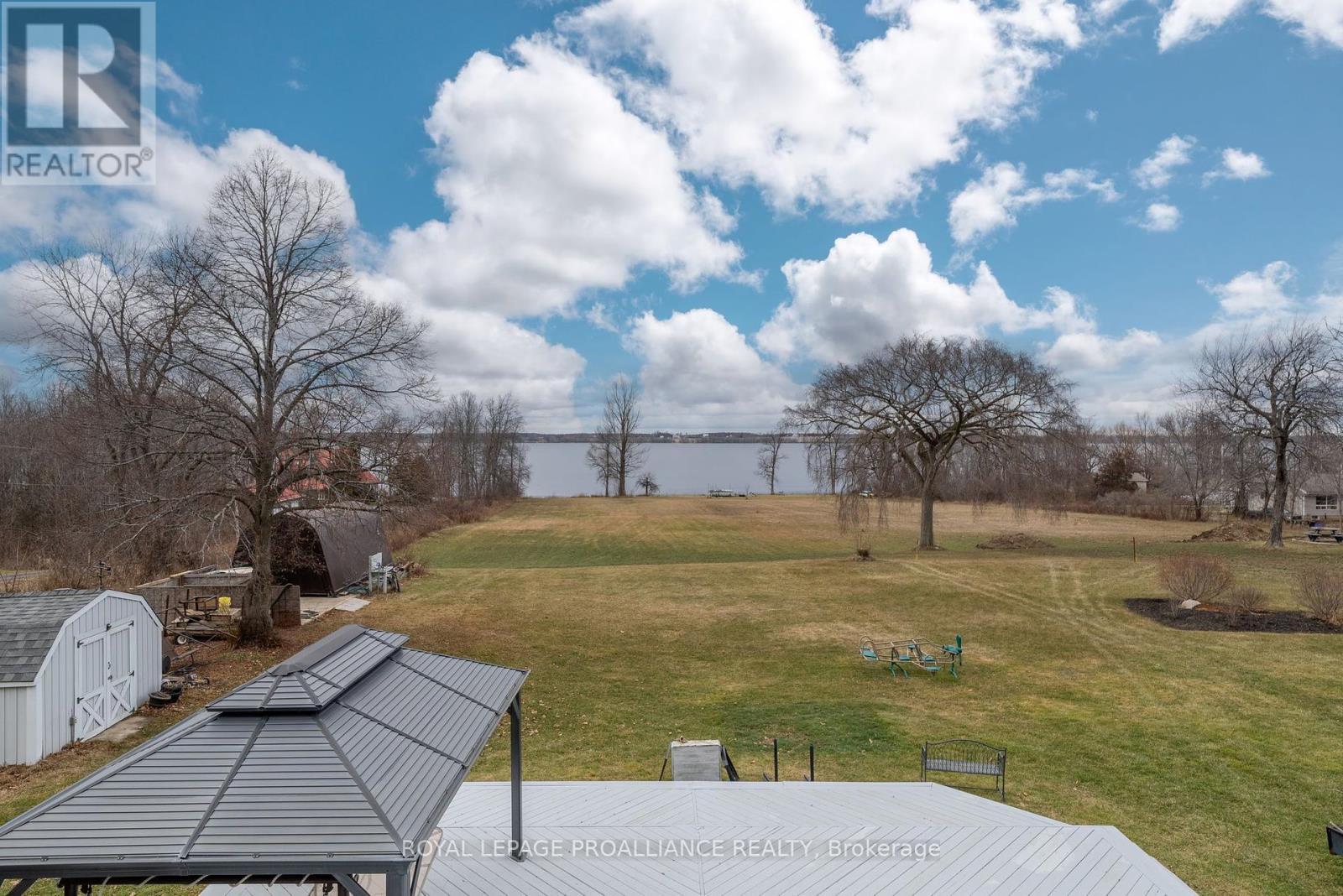 












25 PRINYERS COVE CRESCENT

,
Prince Edward County (North Marysburg Ward),




Ontario
K0K2T0

