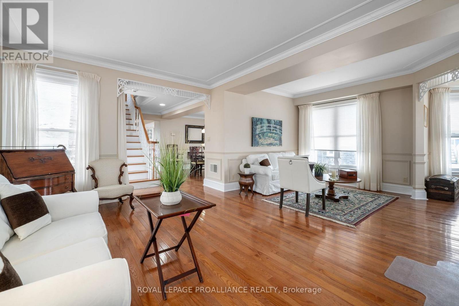 












25 PRINYERS COVE CRESCENT

,
Prince Edward County (North Marysburg Ward),




Ontario
K0K2T0

