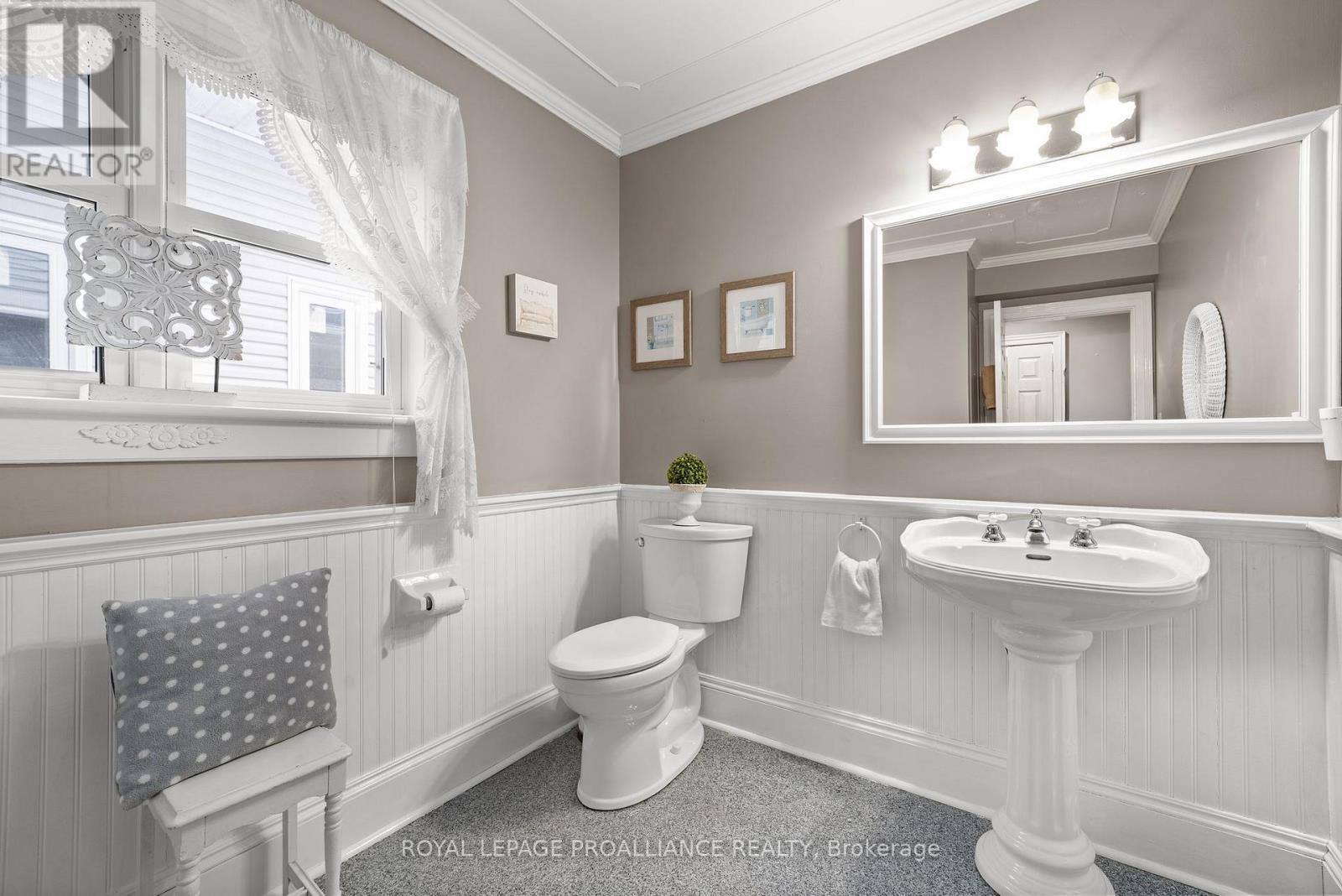 












25 PRINYERS COVE CRESCENT

,
Prince Edward County (North Marysburg Ward),




Ontario
K0K2T0

