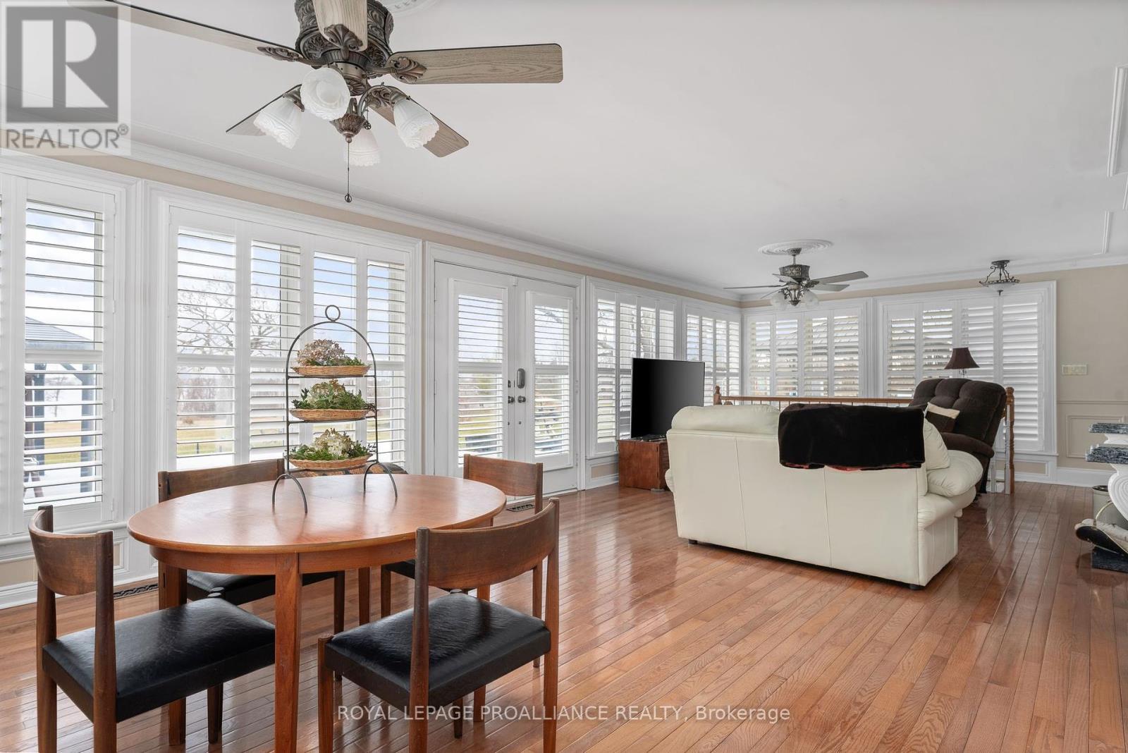 












25 PRINYERS COVE CRESCENT

,
Prince Edward County (North Marysburg Ward),




Ontario
K0K2T0

