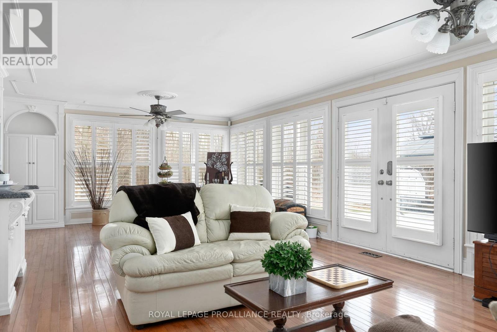 












25 PRINYERS COVE CRESCENT

,
Prince Edward County (North Marysburg Ward),




Ontario
K0K2T0

