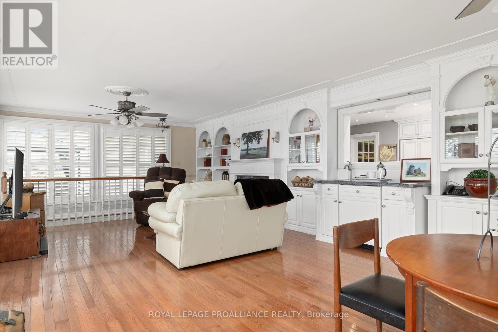 












25 PRINYERS COVE CRESCENT

,
Prince Edward County (North Marysburg Ward),




Ontario
K0K2T0

