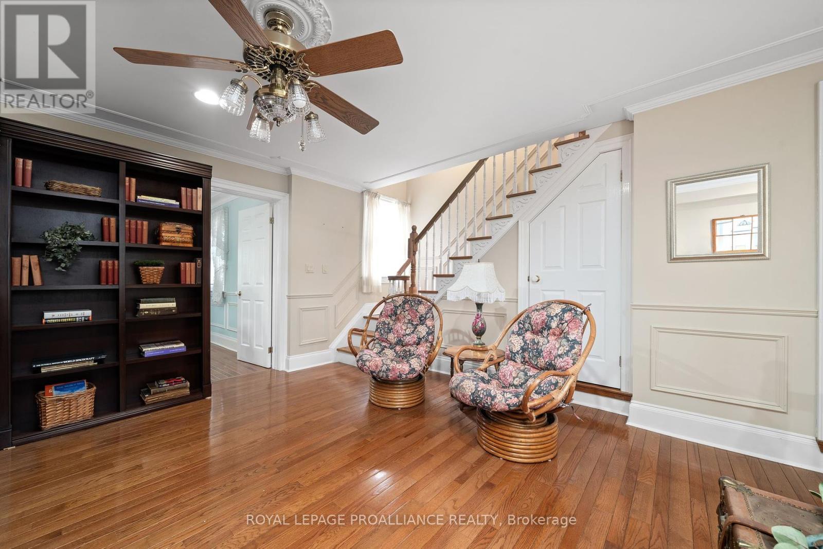 












25 PRINYERS COVE CRESCENT

,
Prince Edward County (North Marysburg Ward),




Ontario
K0K2T0

