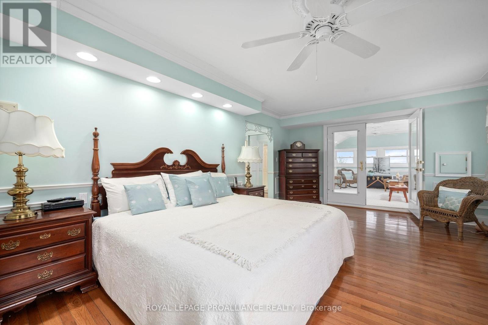 












25 PRINYERS COVE CRESCENT

,
Prince Edward County (North Marysburg Ward),




Ontario
K0K2T0

