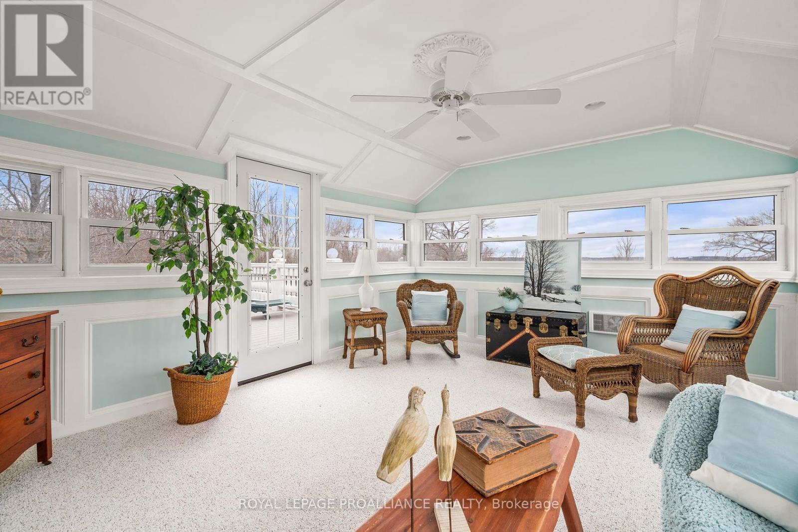 












25 PRINYERS COVE CRESCENT

,
Prince Edward County (North Marysburg Ward),




Ontario
K0K2T0


