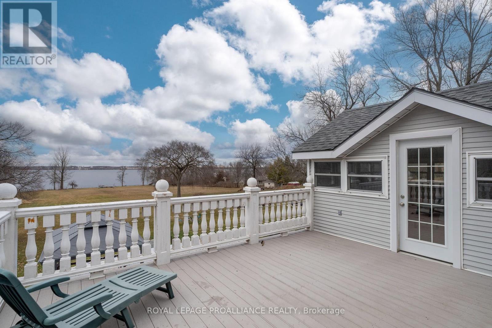 












25 PRINYERS COVE CRESCENT

,
Prince Edward County (North Marysburg Ward),




Ontario
K0K2T0

