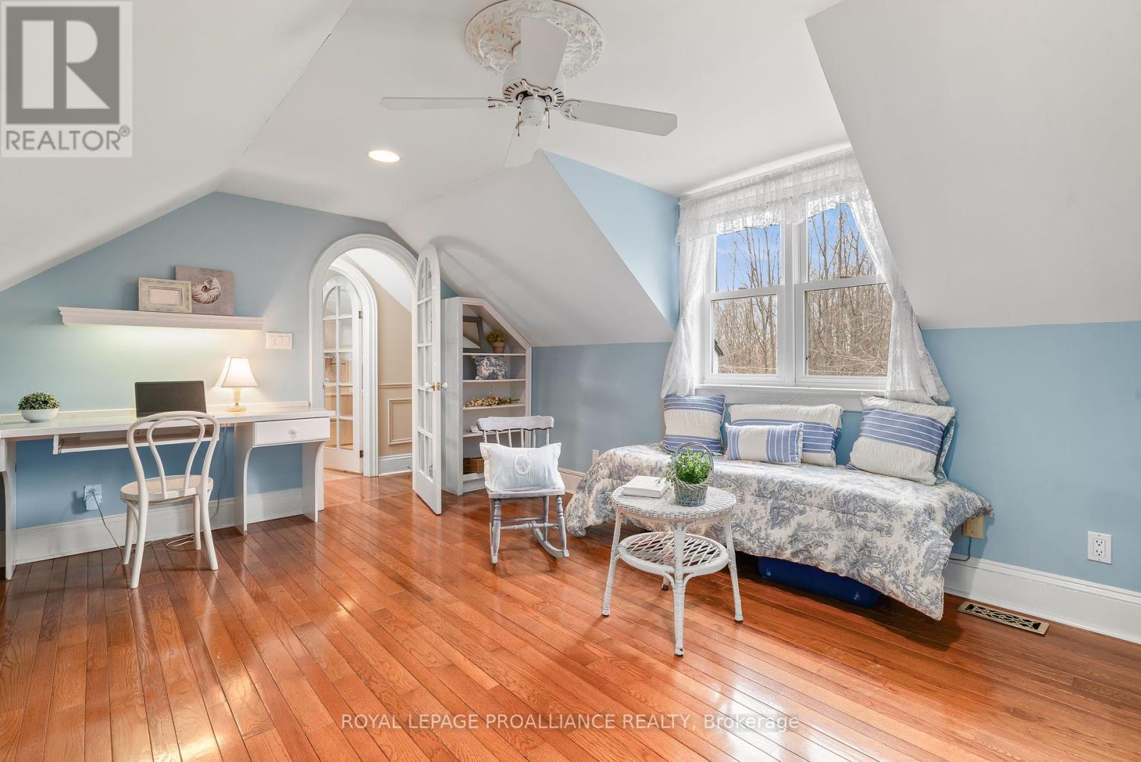 












25 PRINYERS COVE CRESCENT

,
Prince Edward County (North Marysburg Ward),




Ontario
K0K2T0

