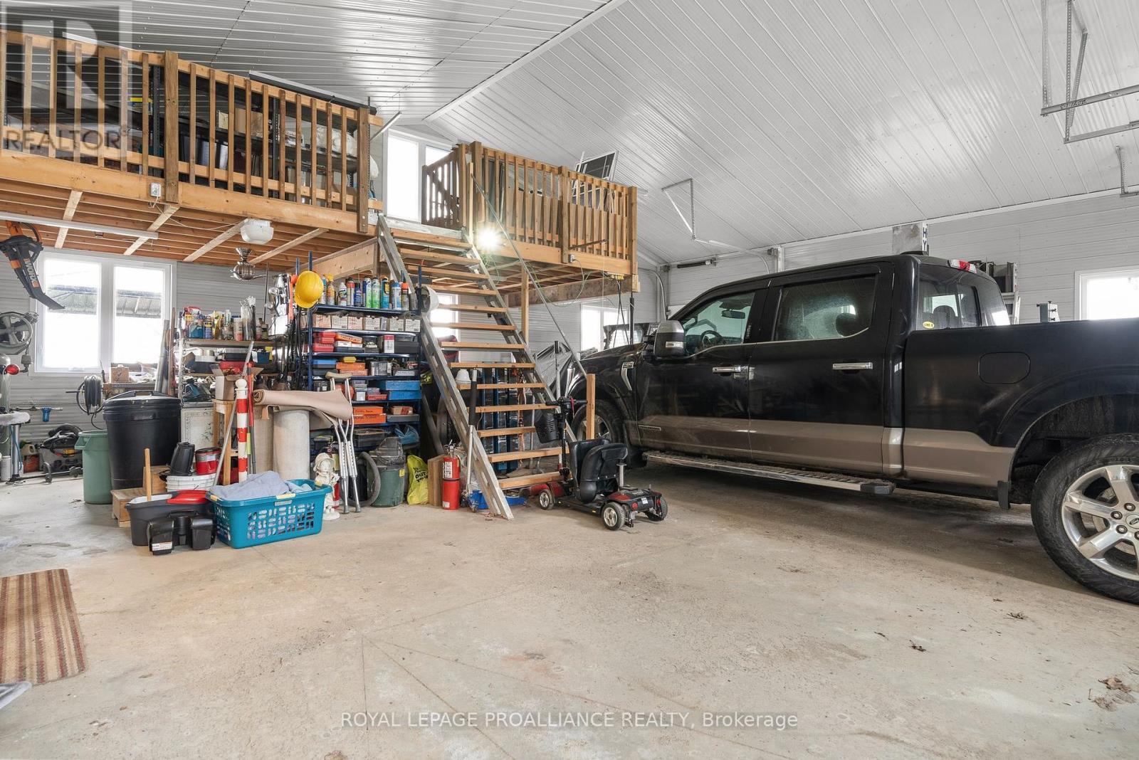 












25 PRINYERS COVE CRESCENT

,
Prince Edward County (North Marysburg Ward),




Ontario
K0K2T0

