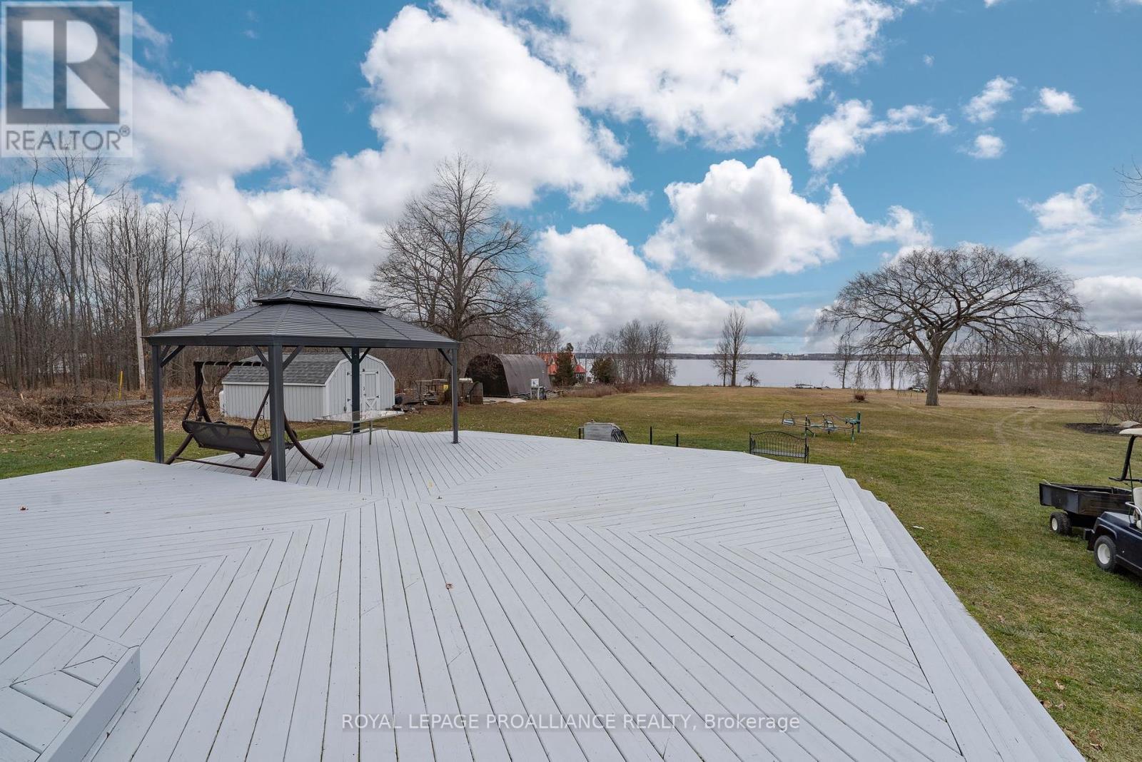 












25 PRINYERS COVE CRESCENT

,
Prince Edward County (North Marysburg Ward),




Ontario
K0K2T0

