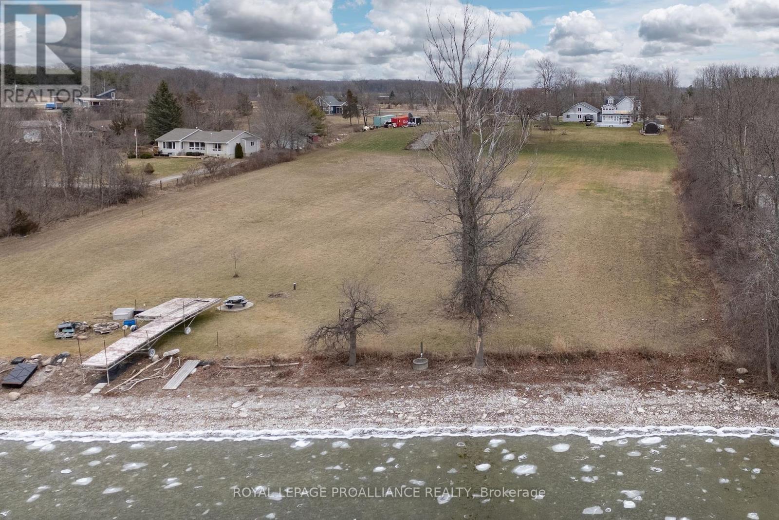 












25 PRINYERS COVE CRESCENT

,
Prince Edward County (North Marysburg Ward),




Ontario
K0K2T0

