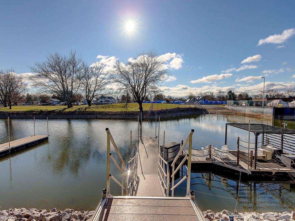 









12


62e Avenue

,
Saint-Paul-de-l'Île-aux-Noix,




QC
J0J1G0

