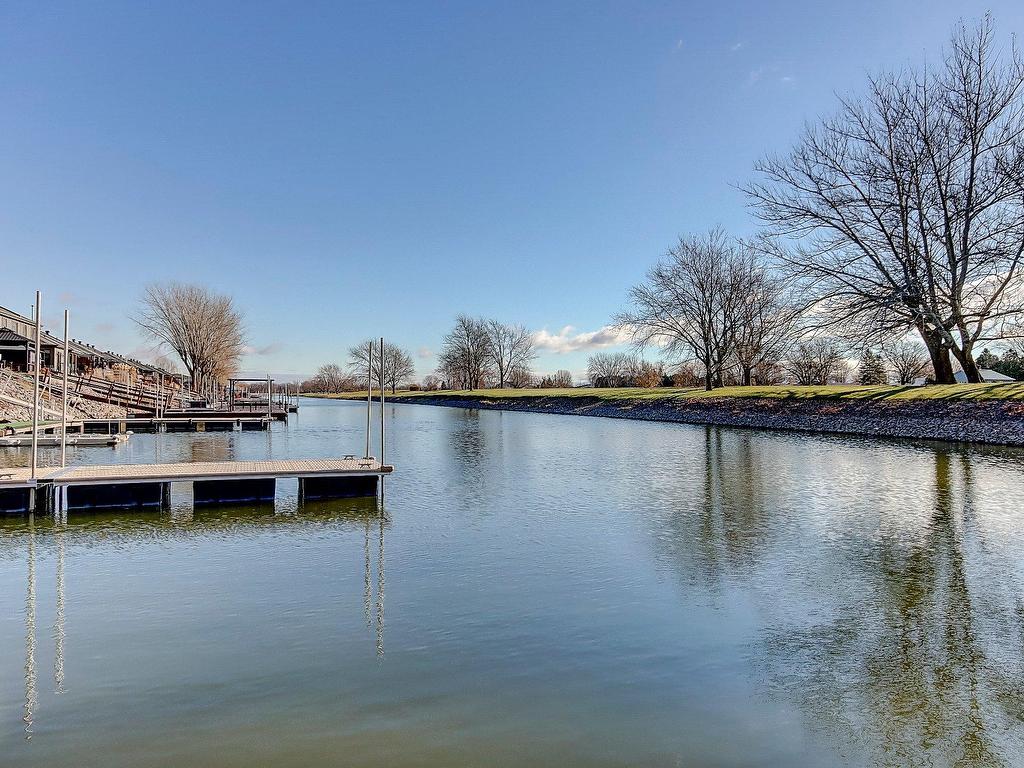









12


62e Avenue

,
Saint-Paul-de-l'Île-aux-Noix,




QC
J0J1G0

