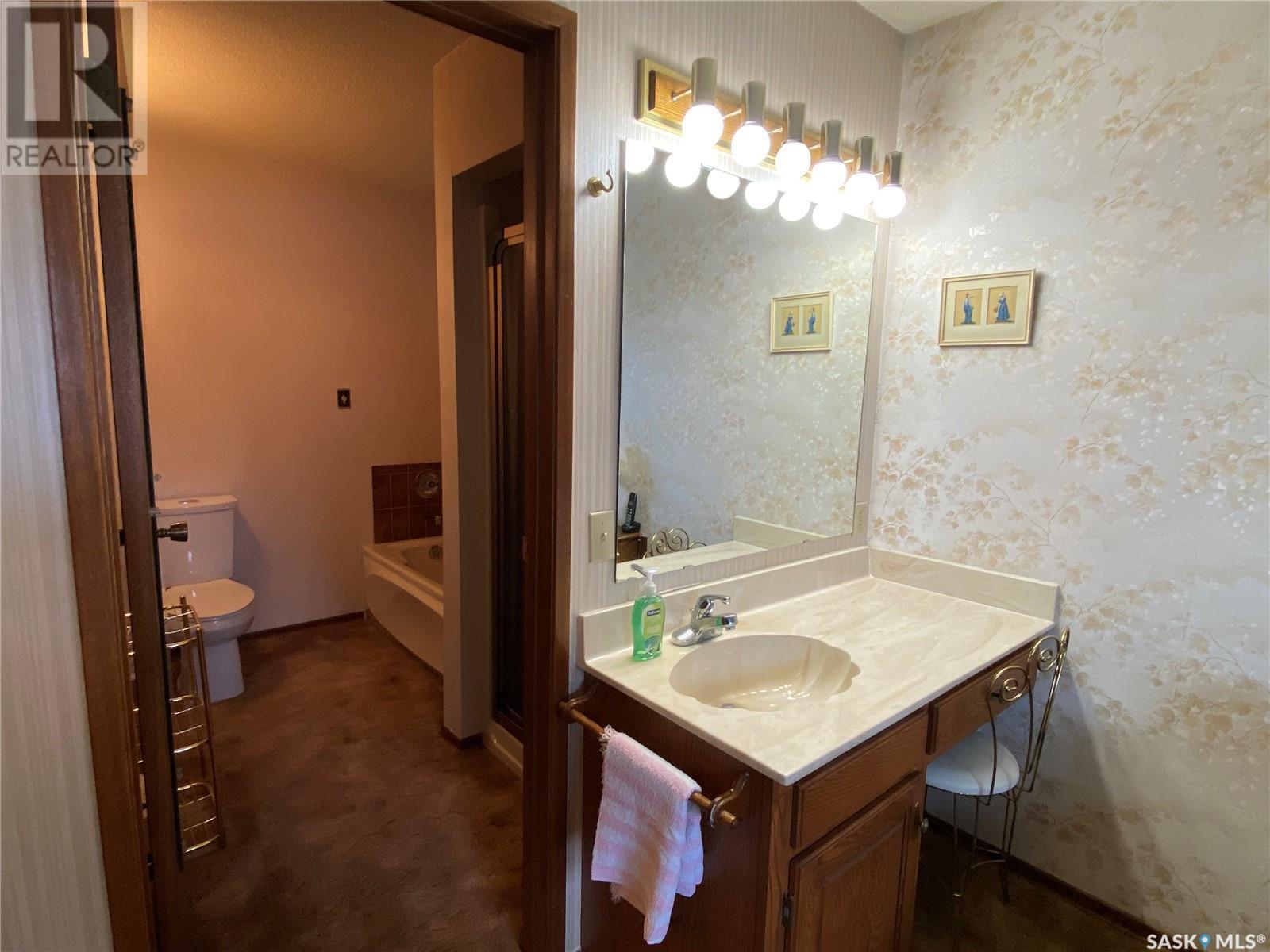 












726 Main STREET

,
Eston,




Saskatchewan
S0L1A0

