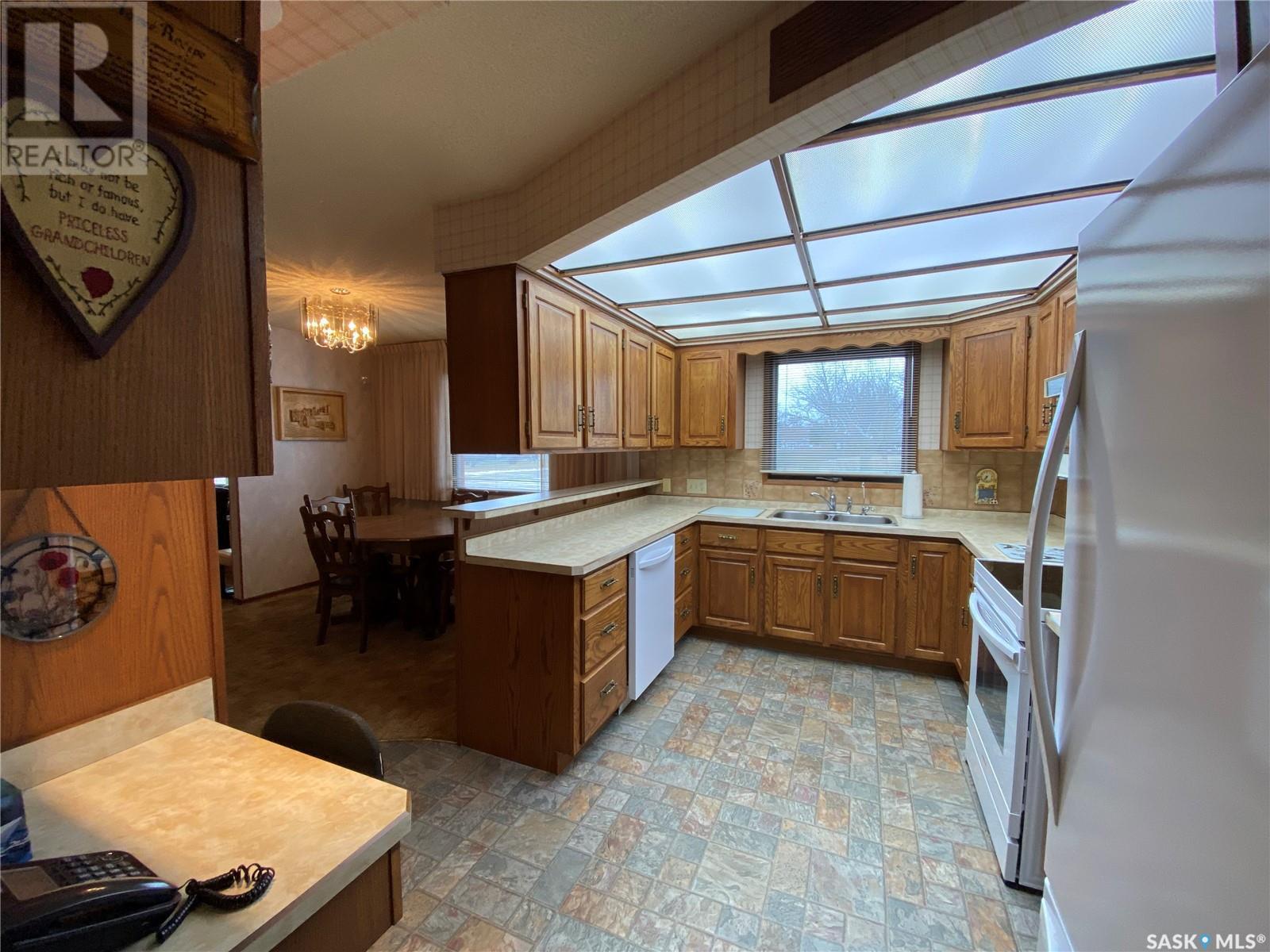












726 Main STREET

,
Eston,




Saskatchewan
S0L1A0

