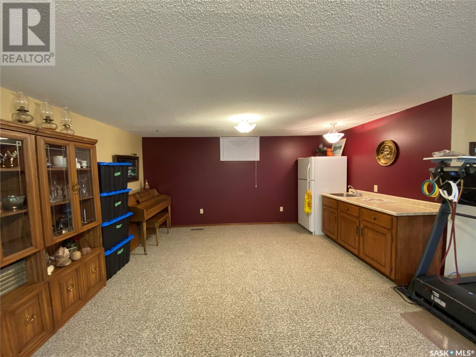 












726 Main STREET

,
Eston,




Saskatchewan
S0L1A0

