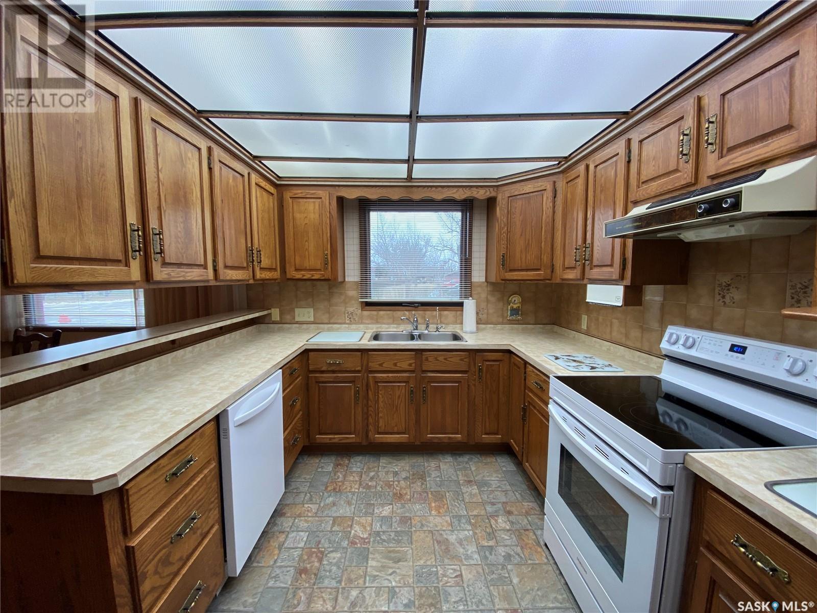 












726 Main STREET

,
Eston,




Saskatchewan
S0L1A0

