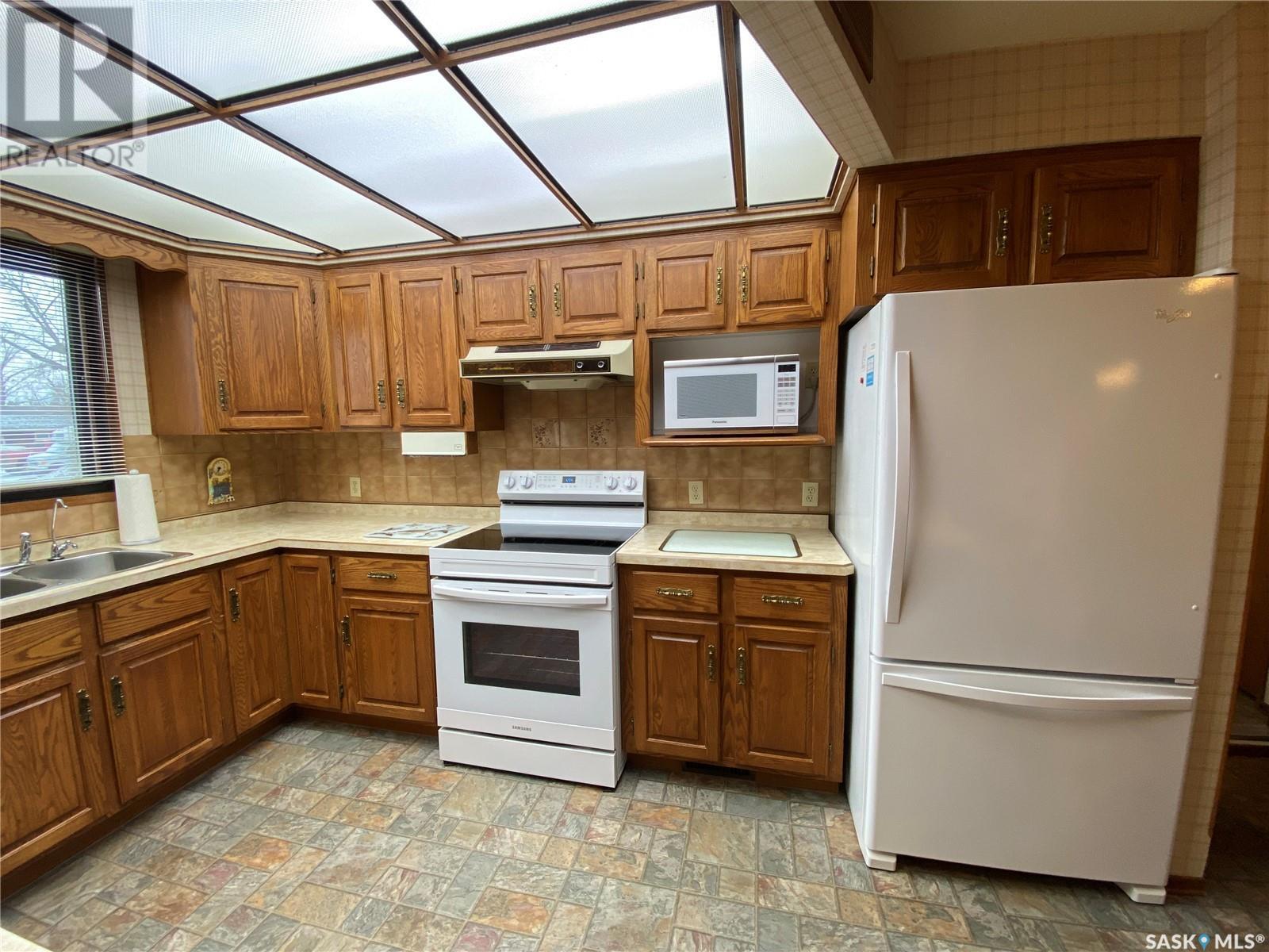












726 Main STREET

,
Eston,




Saskatchewan
S0L1A0

