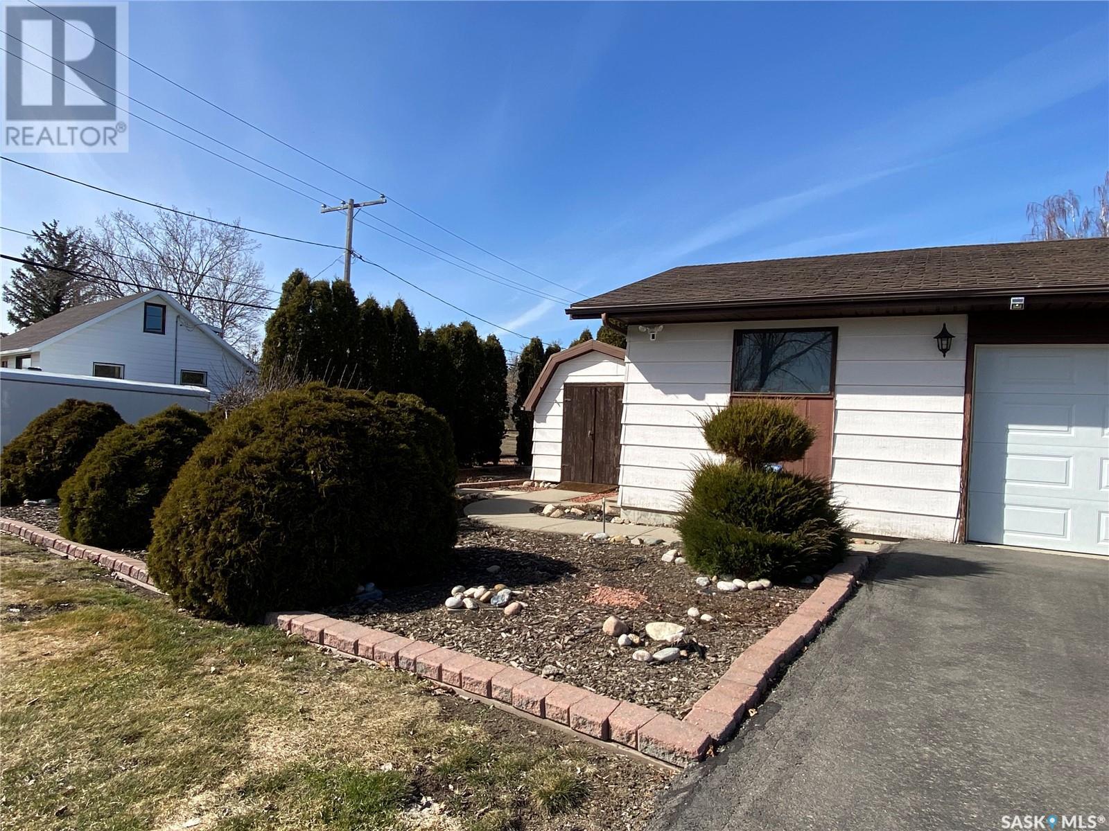 












726 Main STREET

,
Eston,




Saskatchewan
S0L1A0

