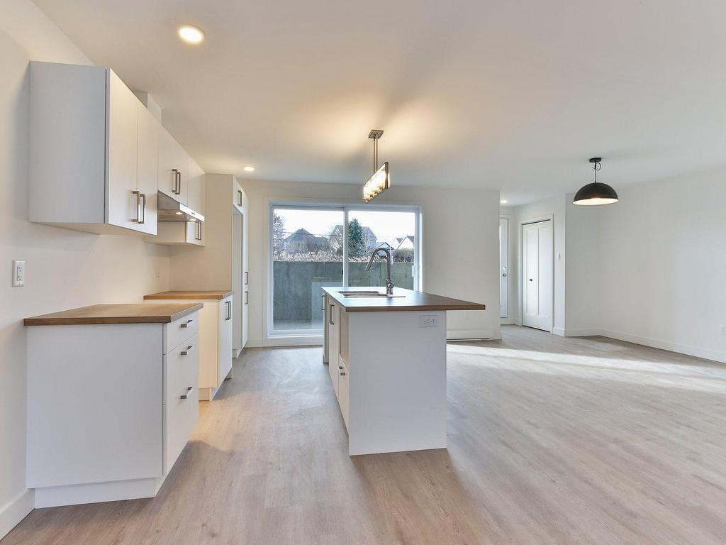 









392


Boul. d'Iberville

, 3,
Saint-Jean-sur-Richelieu,




QC
J2X3Y5

