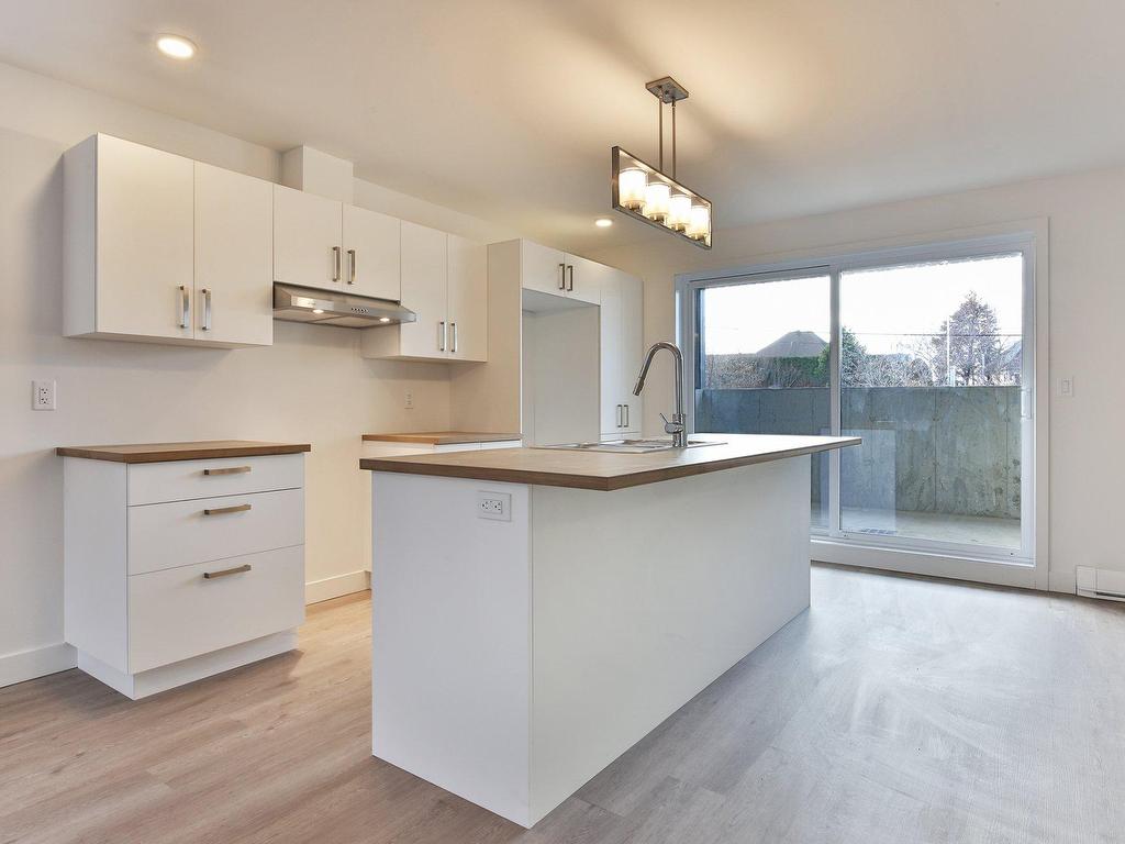 









392


Boul. d'Iberville

, 3,
Saint-Jean-sur-Richelieu,




QC
J2X3Y5

