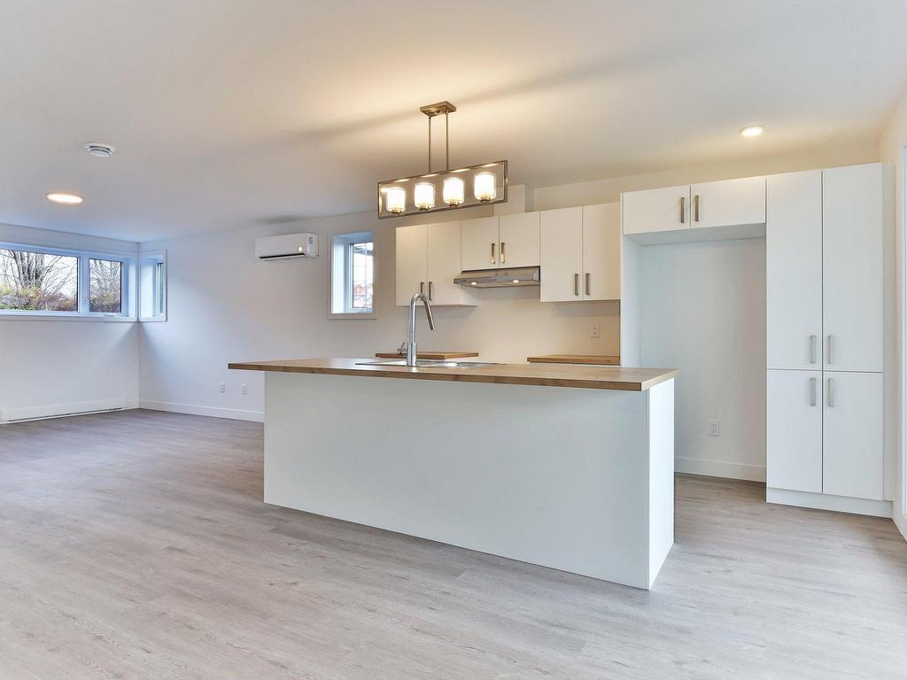 









392


Boul. d'Iberville

, 3,
Saint-Jean-sur-Richelieu,




QC
J2X3Y5

