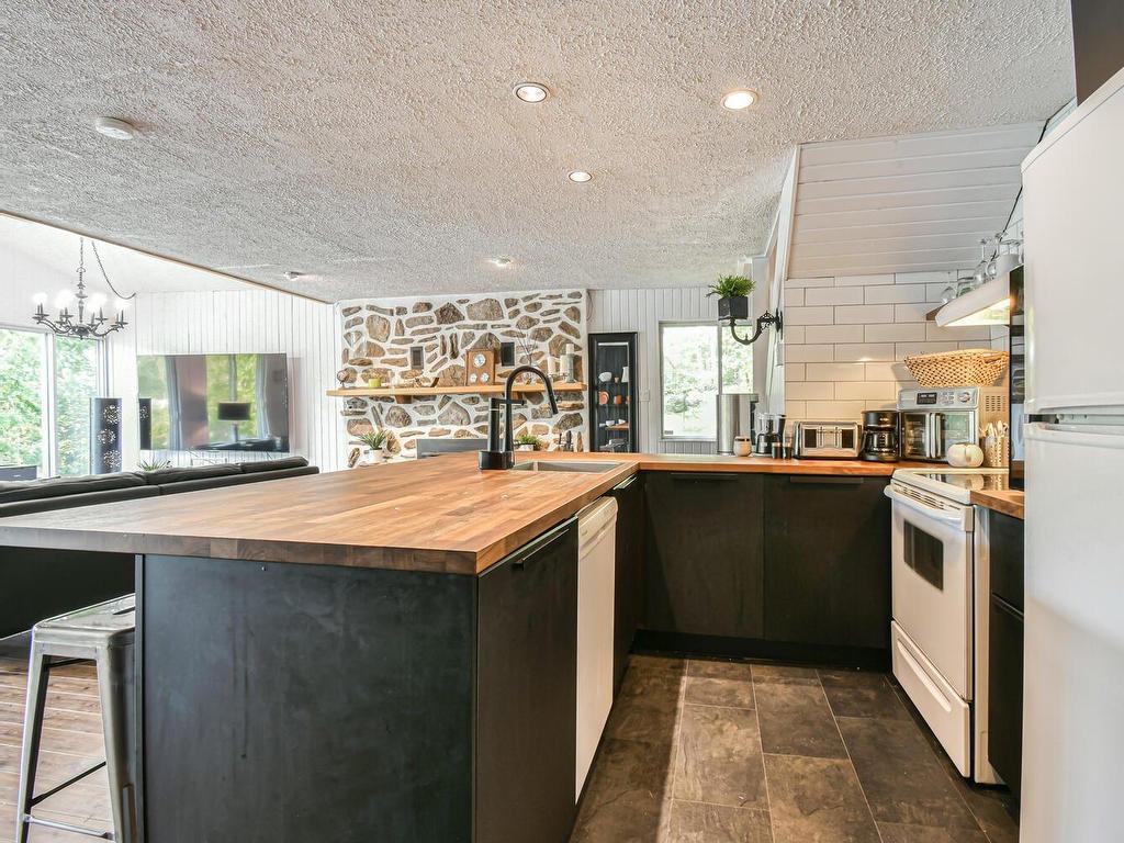 









3469


Ch. Paiement

,
Sainte-Agathe-des-Monts,




QC
J8C0P5

