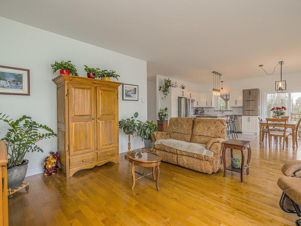 









52


10e Rang E.

,
Notre-Dame-des-Bois,




QC
J0B2E0


