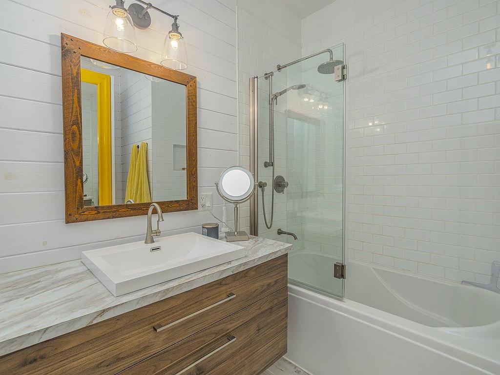 









52


10e Rang E.

,
Notre-Dame-des-Bois,




QC
J0B2E0

