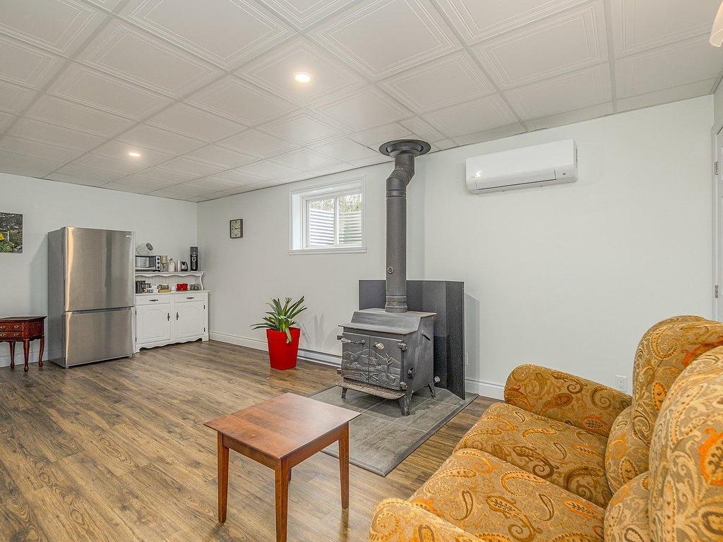 









52


10e Rang E.

,
Notre-Dame-des-Bois,




QC
J0B2E0

