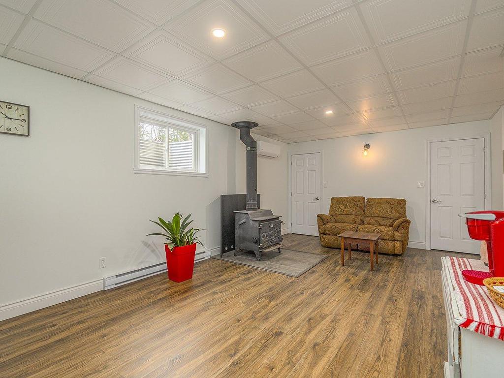 









52


10e Rang E.

,
Notre-Dame-des-Bois,




QC
J0B2E0

