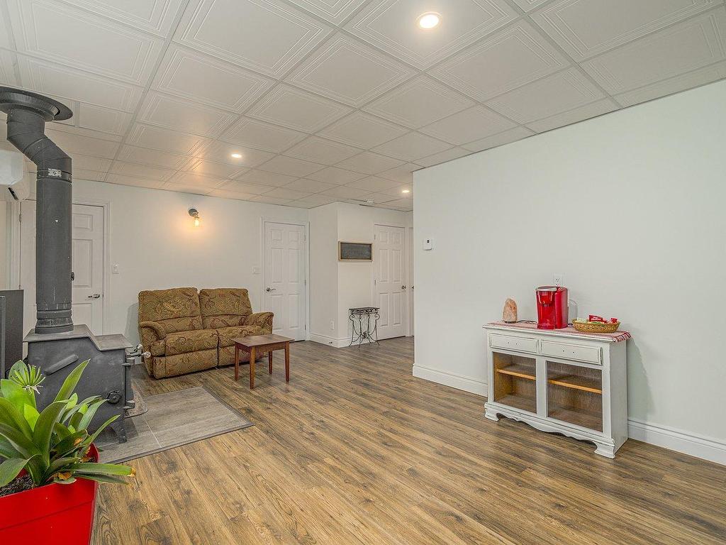 









52


10e Rang E.

,
Notre-Dame-des-Bois,




QC
J0B2E0


