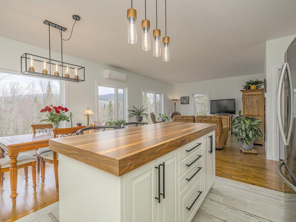 









52


10e Rang E.

,
Notre-Dame-des-Bois,




QC
J0B2E0

