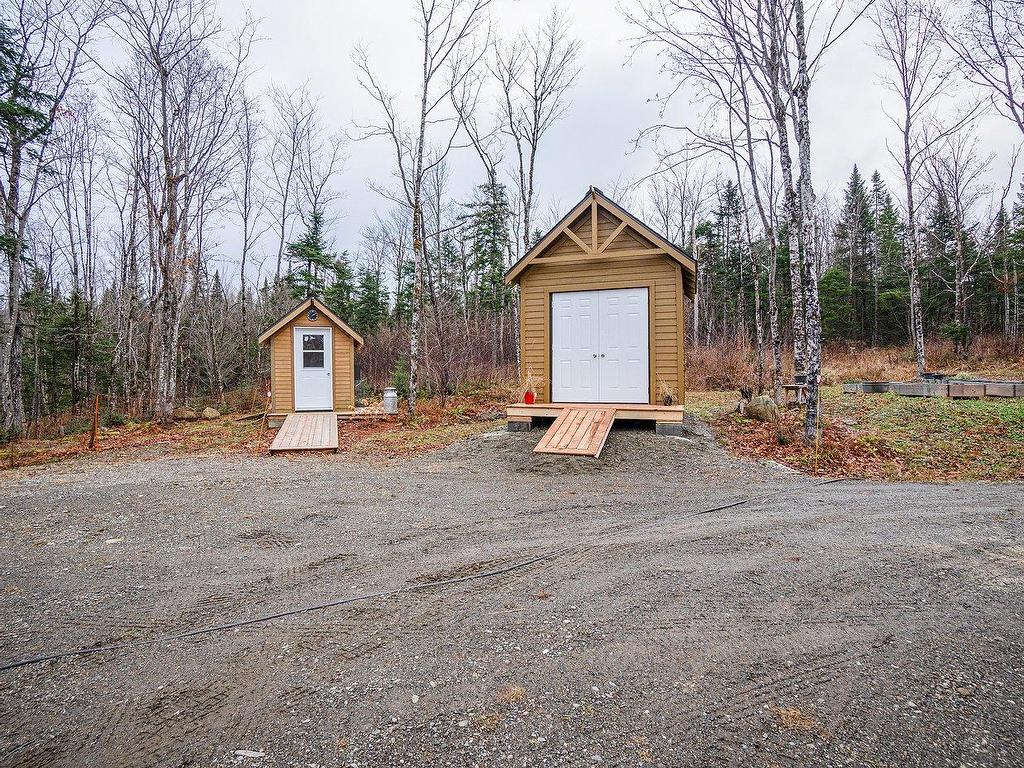 









52


10e Rang E.

,
Notre-Dame-des-Bois,




QC
J0B2E0

