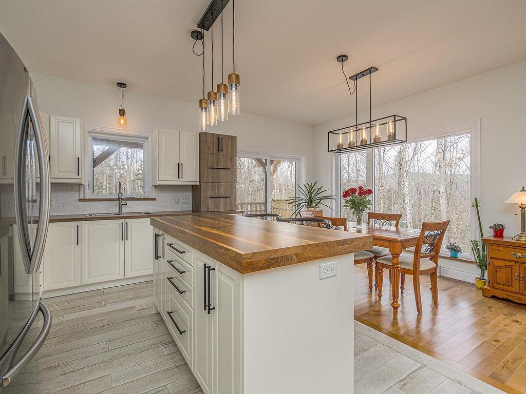 









52


10e Rang E.

,
Notre-Dame-des-Bois,




QC
J0B2E0

