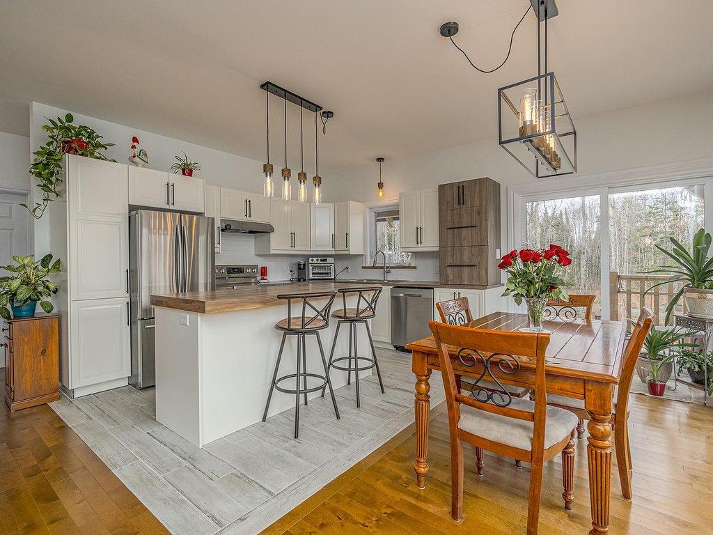 









52


10e Rang E.

,
Notre-Dame-des-Bois,




QC
J0B2E0

