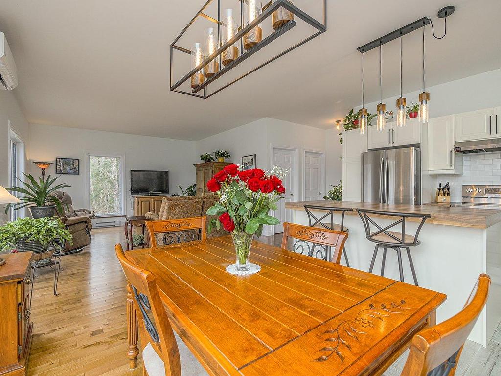 









52


10e Rang E.

,
Notre-Dame-des-Bois,




QC
J0B2E0

